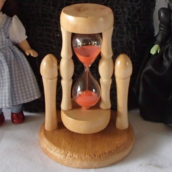 🎉 HOST PICK 🎉 M.A. Witch & Dorothy Dolls, Traditional Glass Sand Timer, Cloth - Picture 11 of 15